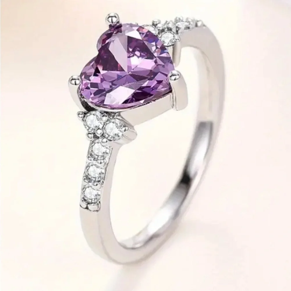 Gorgeous‎ Purple Cubic Zirconia Heart Silvertone Ring Size 8